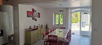 La Comtoise—House for 6 to 8 people with a spa and enclosed courtyard near Lake Chalain