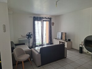 Unclassified image, 5 of 16, button - Vrbo Property (Montigny-sur-l'Ain)
