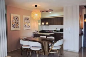 Dining - Moderno, Seguro, Cerca Aeropuerto SDQ, Gym, 2 Parqueos (Santo Domingo Este)