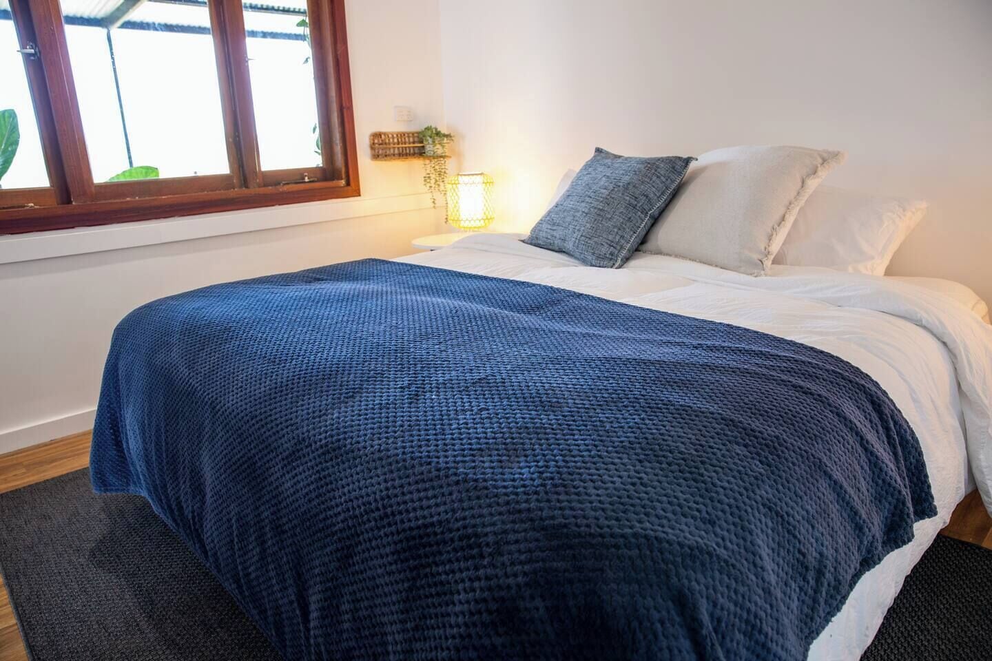 WiFi, bed sheets