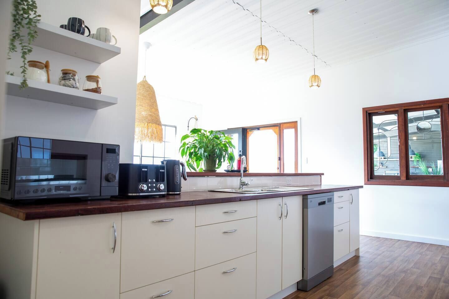 Coffee/tea maker, fridge, microwave, oven
