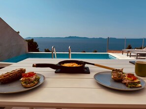 Outdoor dining - Coral Cove 2 (Blato)