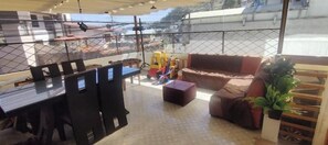 Outdoor dining - Modern Apartment with a Jacuzzi in Downtown Quito (Quito)