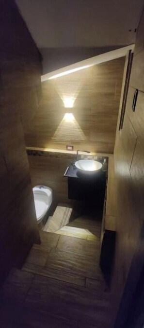 Bathroom - Modern Apartment with a Jacuzzi in Downtown Quito (Quito)