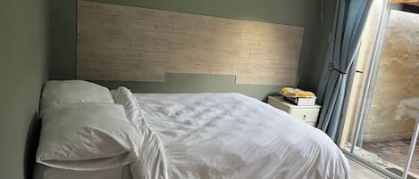 Apartment, 3 Bedrooms, Smoking