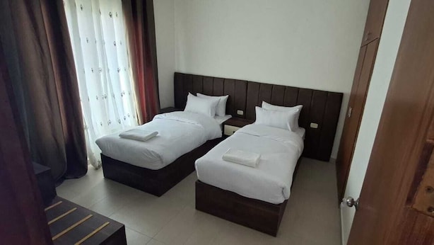 ตู้นิรภัยในห้องพัก, โต๊ะทำงาน, ห้องเก็บเสียง, เตารีด/โต๊ะรีดผ้า