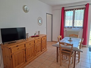 Unclassified image, 3 of 15, button - Vrbo Property (Montigny-sur-l'Ain)