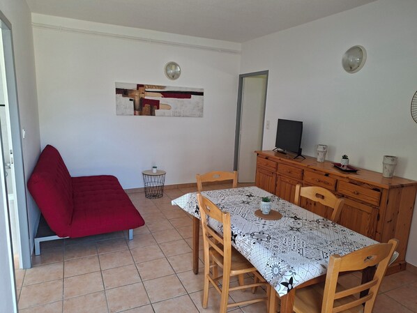 Unclassified image, 1 of 15, button - Vrbo Property (Montigny-sur-l'Ain)