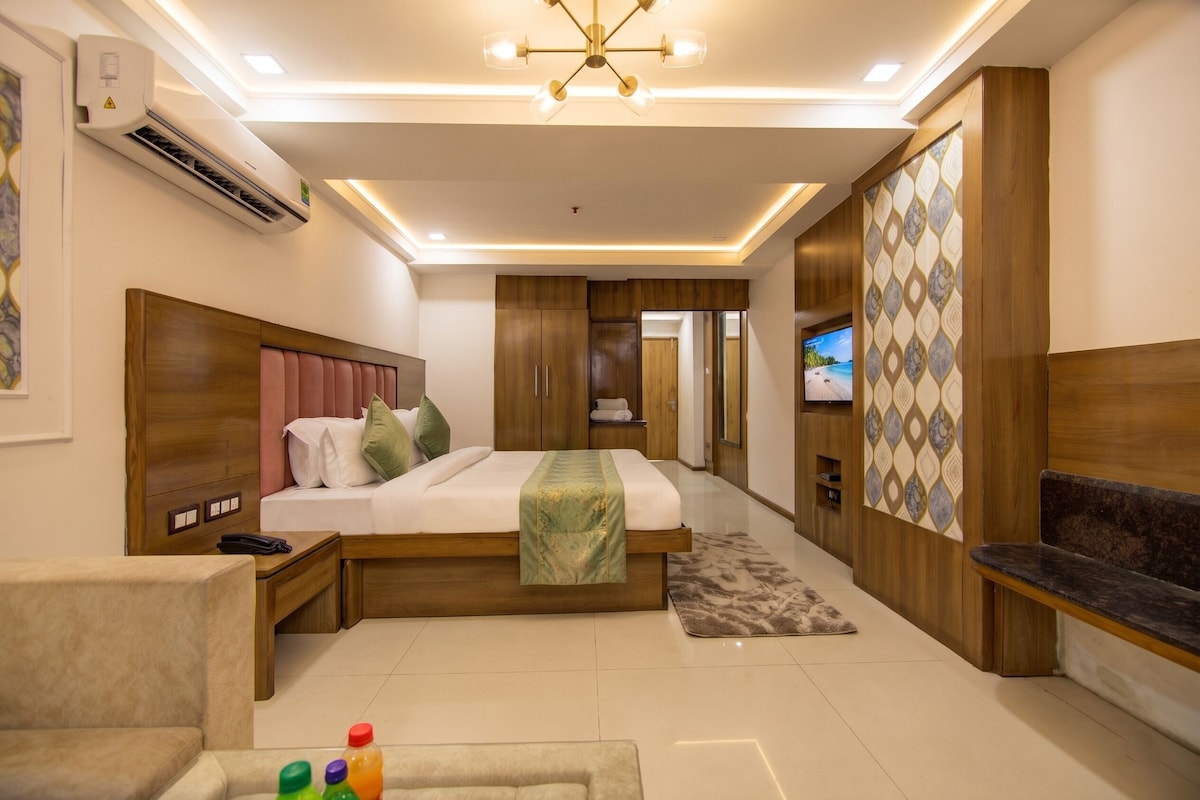 In-room safe, desk, laptop workspace, soundproofing