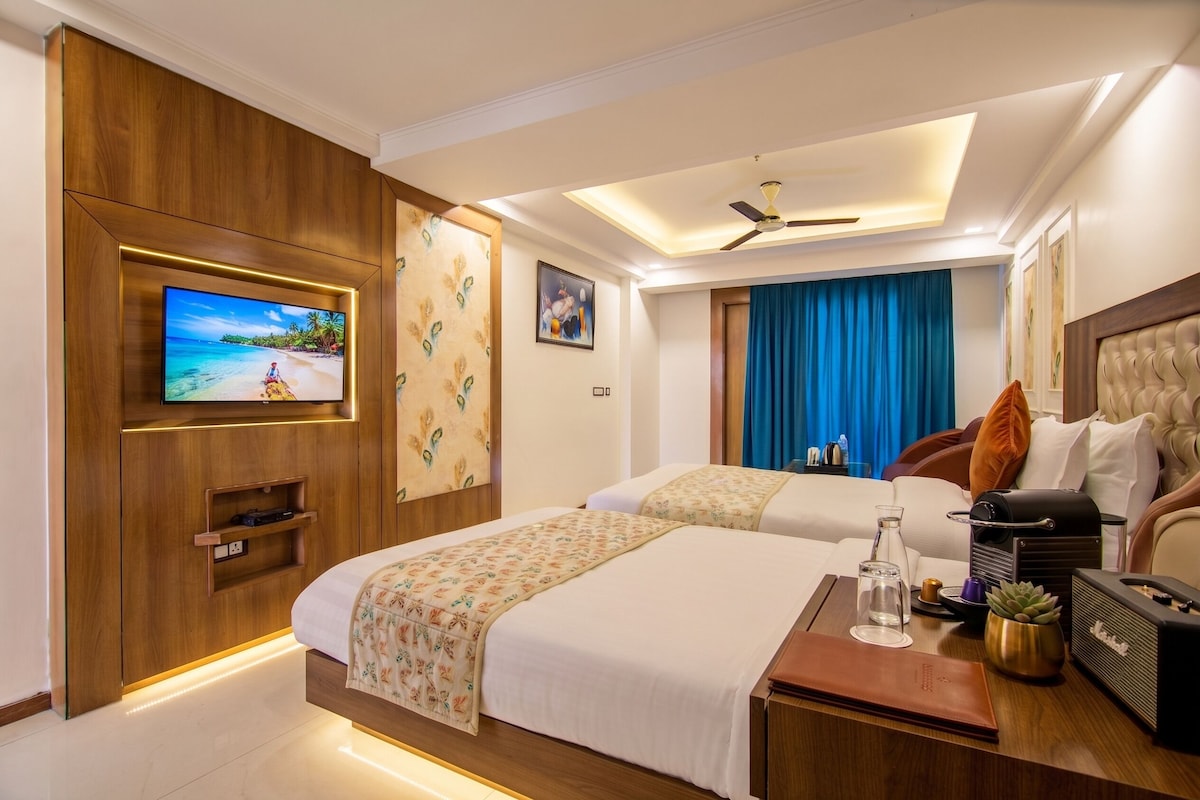 In-room safe, desk, laptop workspace, soundproofing
