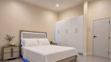 Iron/ironing board, WiFi (free), bed sheets