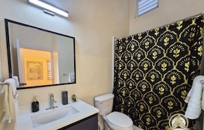 Towels, soap, shampoo, toilet paper - City Haven | Luxurious 2BR Home • Modern & Secure (Portmore)