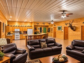 TV - Bosco’s Dream
A Cozy Rustic Lodge/4BR/Perfect for Groups (Frederick)