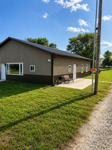 A Cozy Rustic Lodge! Perfect for Groups, Family Gatherings or Special Occasions.