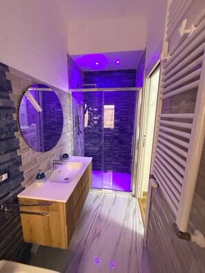 Bathroom - Vrbo Property (Lido di Ostia)