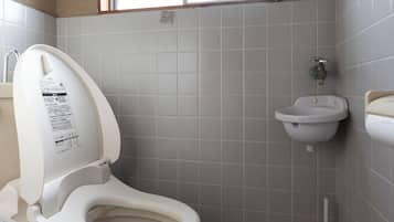 Articles de toilette gratuits, serviettes fournies, savon, shampoing