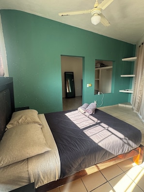 3 chambres, fer et planche à repasser, Wi-Fi gratuit, draps fournis