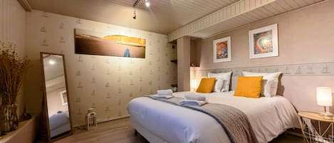 3 bedrooms, iron/ironing board, travel crib, internet