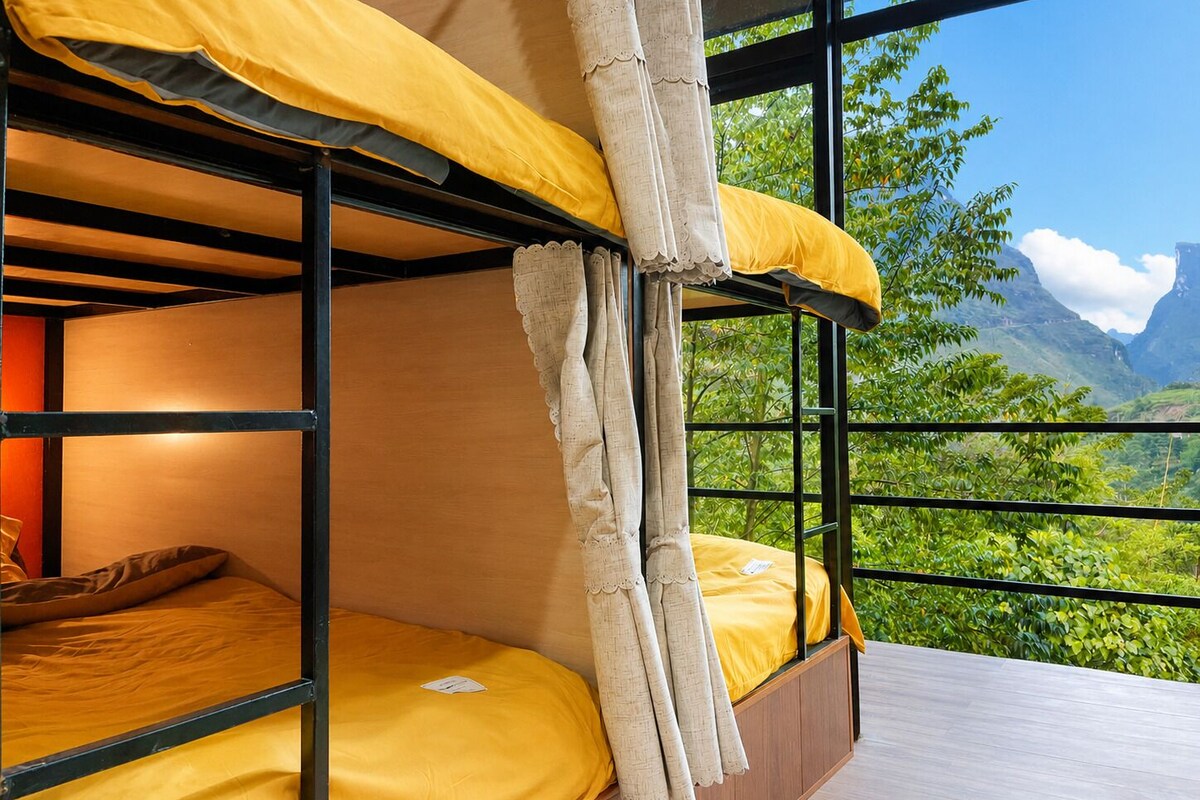 Dormitorio compartido básico, balcón, vistas a la montaña | Wifi gratis