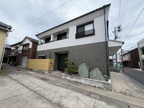 B home