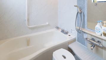 House | Bathroom | Combined shower/tub, free toiletries, hair dryer, towels