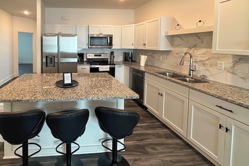 Newly Built Condo, 6 Mi to Downtown Wichita!