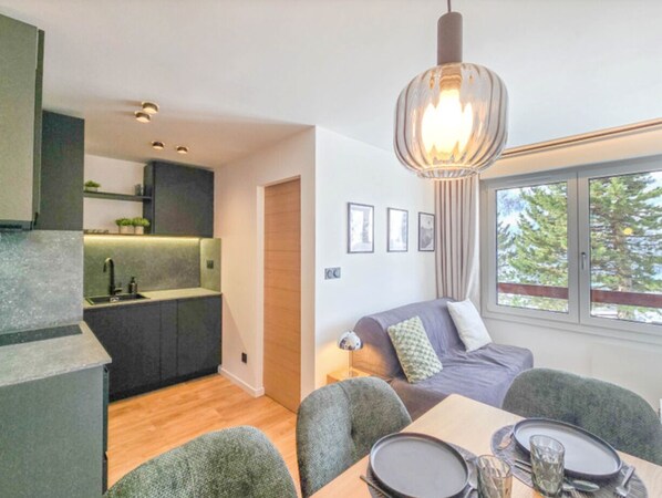 Unclassified image, 1 of 10, button - 3Vallées 2wks max Dec19 -Jan3 Boutique & brand new flat, nearly ski-in & ski-out (Menuire)