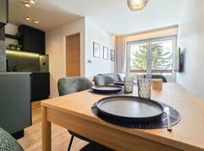 Unclassified image, 3 of 10, button - 3Vallées 2wks max Dec19 -Jan3 Boutique & brand new flat, nearly ski-in & ski-out (Menuire)