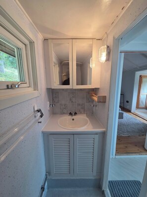 Bathroom - Bålsta Sjöstuga Own pier Lake view (Bålsta)