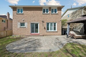 Unclassified image, 3 of 50, button - Modern Comforts, Quiet Neighborhood, free 02 parking (Pickering)