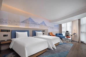 Laptop workspace, WiFi (free) - Hampton by Hilton Fuzhou Software Park (Fuzhou)