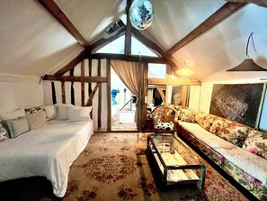 Room - Vrbo Property (Pont-l'Évêque)
