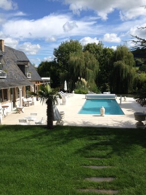 Pool - Half-timbered house with a garden and shared pool (Pont-l'Évêque)