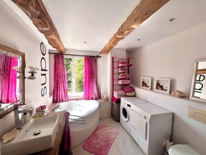 Bathroom - Vrbo Property (Pont-l'Évêque)