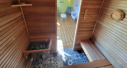 Large vacation rental for 10 people with a sauna, garden, and fireplace
