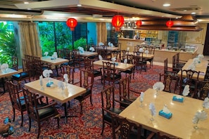 Dining - Indus Hotel  (Hyderabad)