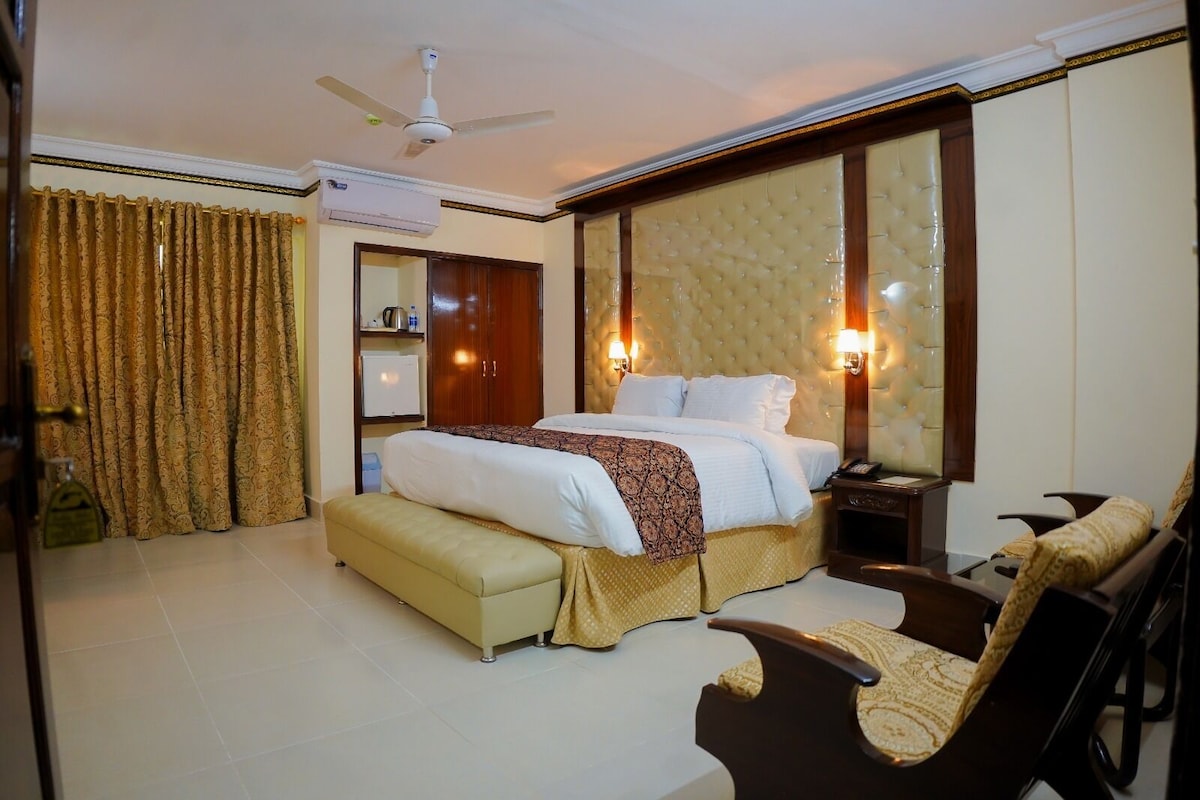 Deluxe Room | In-room safe, desk, laptop workspace, blackout curtains