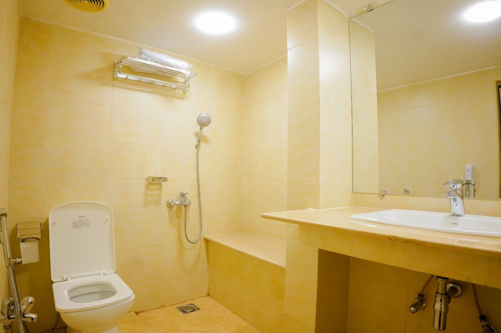 Deluxe Room | Bathroom