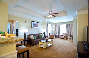 Living area - Stylish 1BR Condo w/ Pool, Gym & WiFi (Kissimmee)