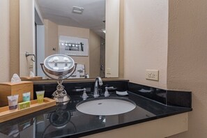 Bathroom - 1Bd Oceanview | Seaglass Tower Myrtle (Myrtle Beach)