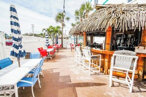 Outdoor dining - Stylish 1 BR Oceanview in Cocoa Beach (Cocoa Beach)