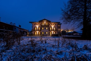 A multi-story building with a symmetrical facade, large windows, and a central entrance. - Watzmann Vacation Rental, 74 square meters (Schönau am Königssee)