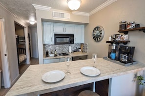 Apartment, Mehrere Betten (Seawall Serenity) | Eigene Küche