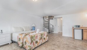 Room - Oceanfront 3BR Villa | Beach Access & Garage (Jensen Beach)