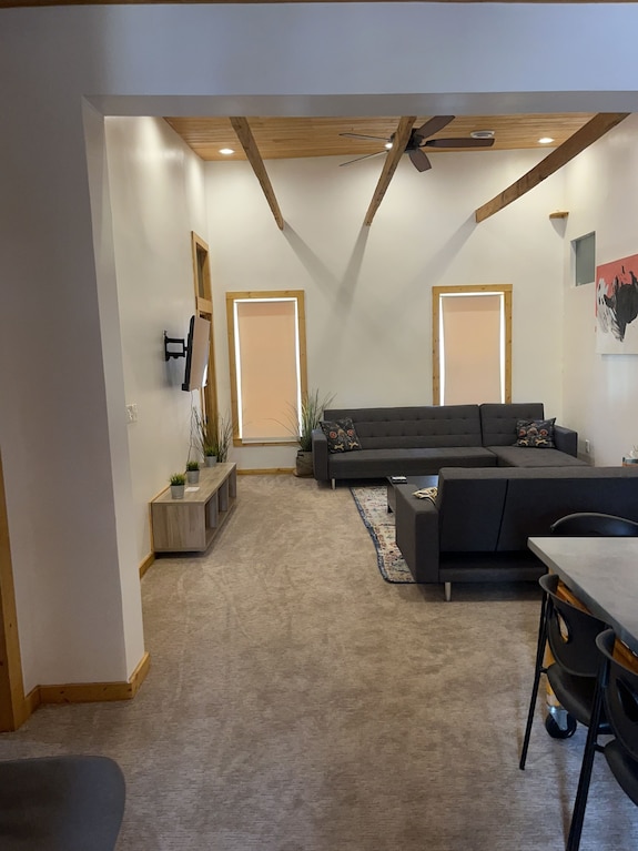 Charming 3-bedroom Apartment With Ac In Lively Near Downtown Milwaukee - Milwaukee, WI