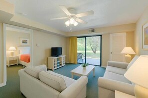 Unclassified image, 4 of 30, button - Coastal 2BR Retreat |Pool + Beach Nearby| Sleeps 6 (Hilton Head Island)