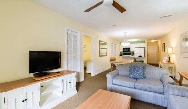 Living area - 2-Bedroom Beachfront Condo | Sleeps 6 | Pool Views (Murrells Inlet)