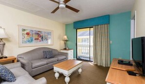 Living area - 2-Bedroom Beachfront Condo | Sleeps 6 | Pool Views (Murrells Inlet)