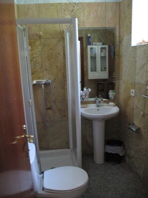 Bathroom - Vrbo Property (Valtiendas)