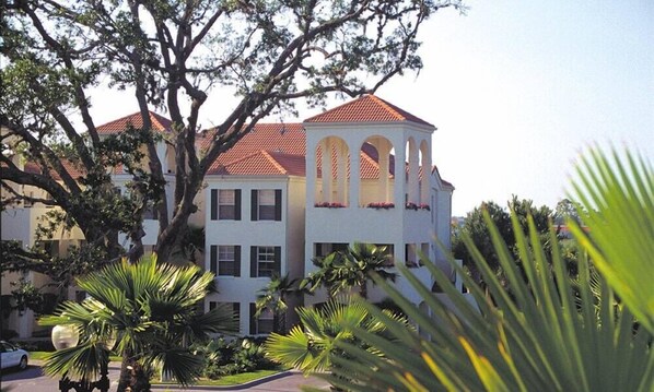 Exterior - Very Fun 2 BR Condo Near Disney World Sleeps 8 (Kissimmee)